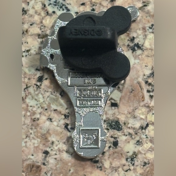 New Wave B 2025 Hidden Mickey Walt Disney World Donald Duck Bubble Wand Pin - Picture 2 of 3